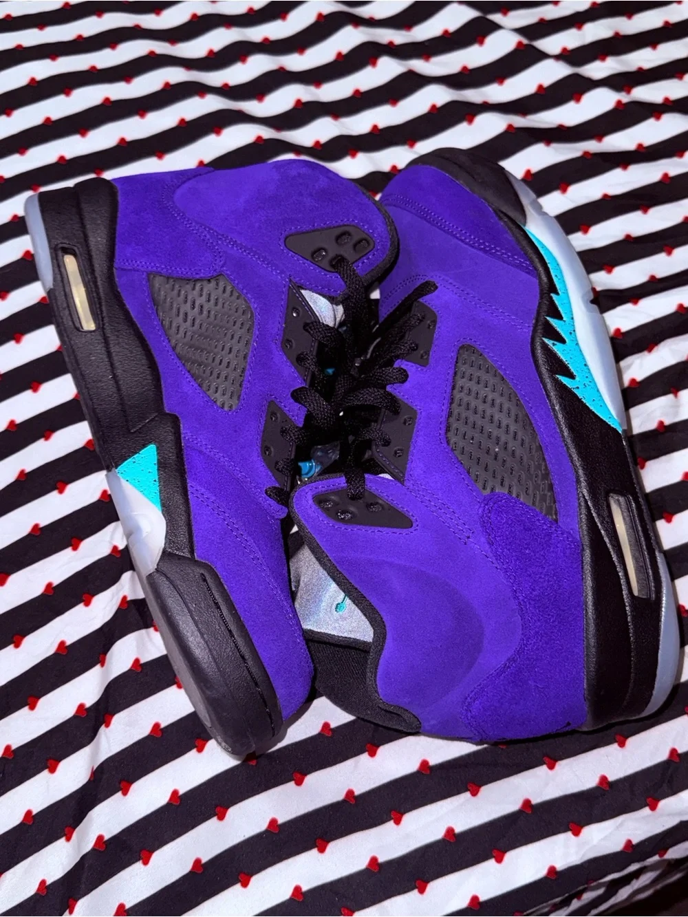 Jordan mens Purple and Black Retro Basketball Sneakers
